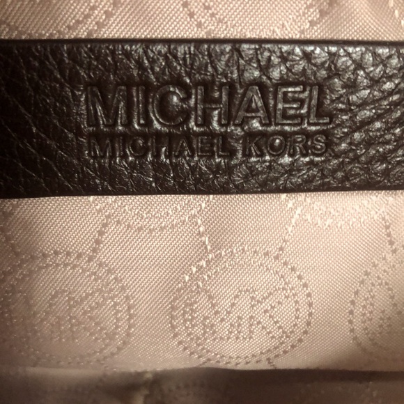 Michael Kors Gilmore crossbody bag - Picture 6 of 13